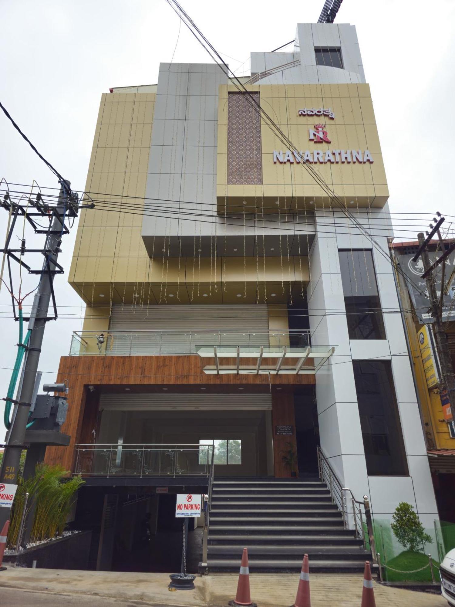 Navarathna Comforts Hotel Madikeri Buitenkant foto