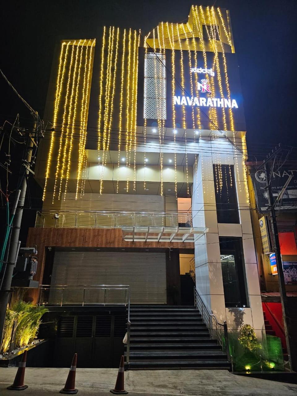 Navarathna Comforts Hotel Madikeri Buitenkant foto