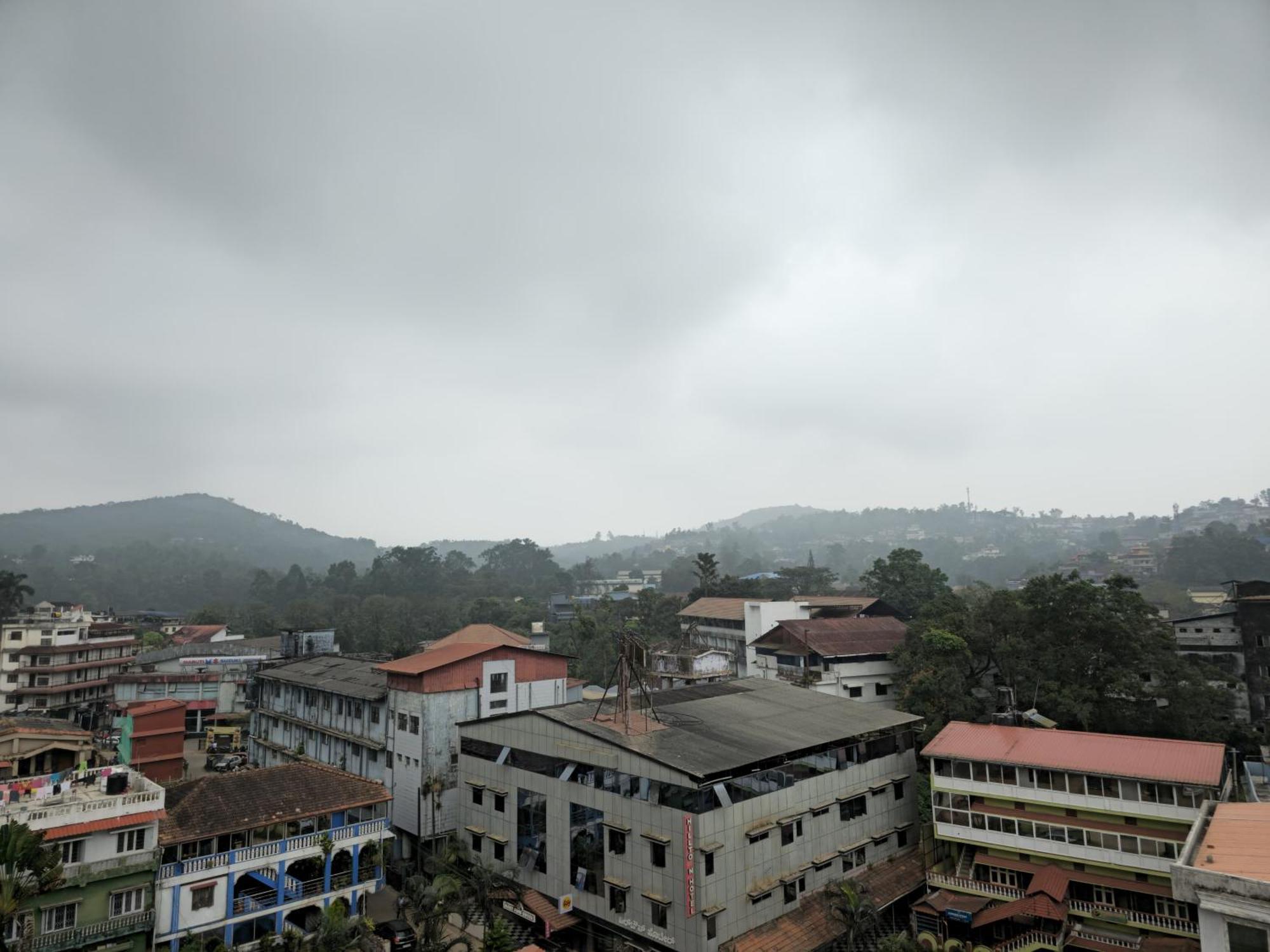 Navarathna Comforts Hotel Madikeri Buitenkant foto